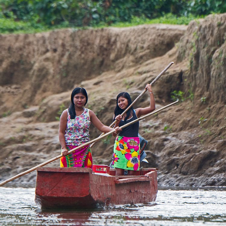 Visit an authentic indigenous Embera village along the shores of the Chucunaque River